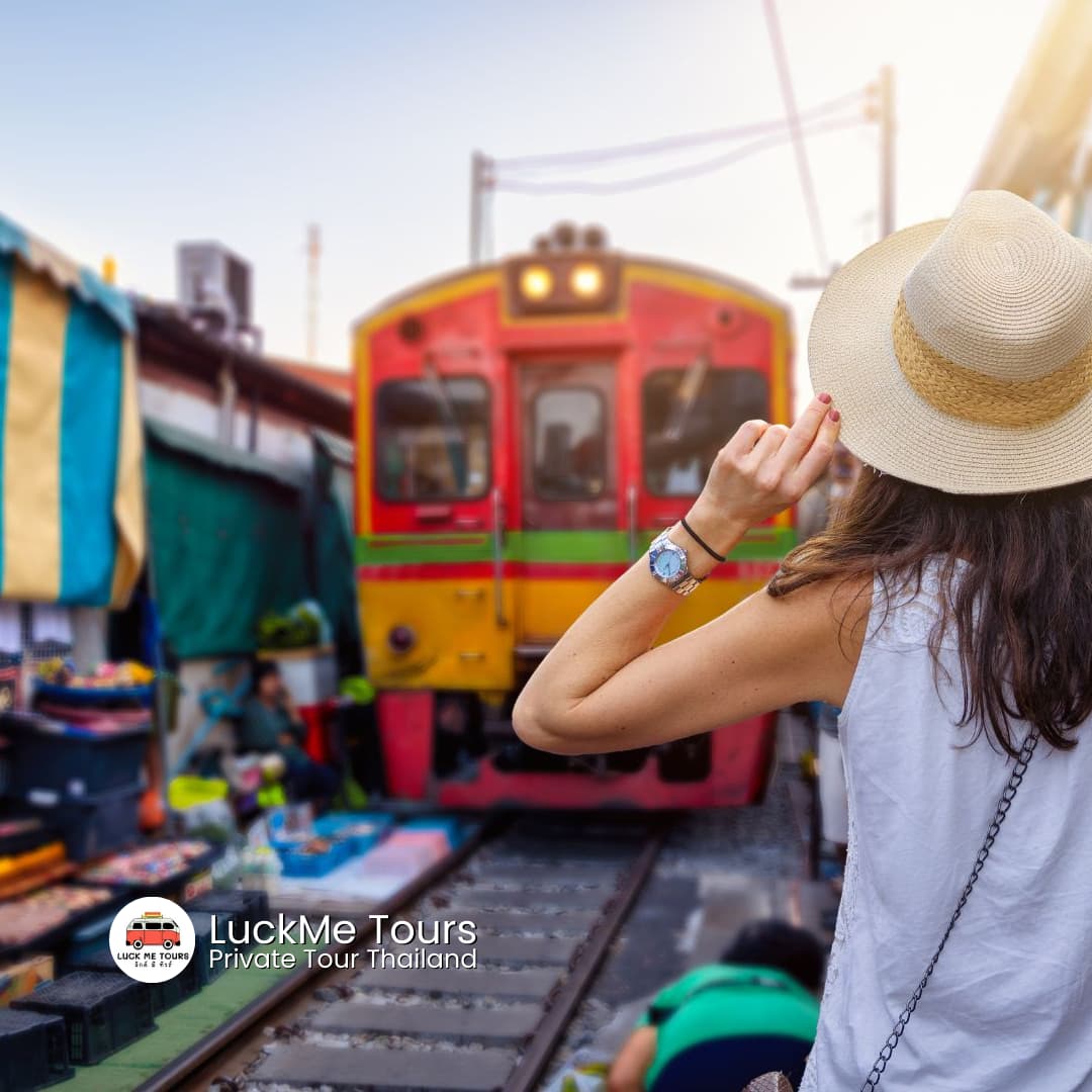 maeklong train market
