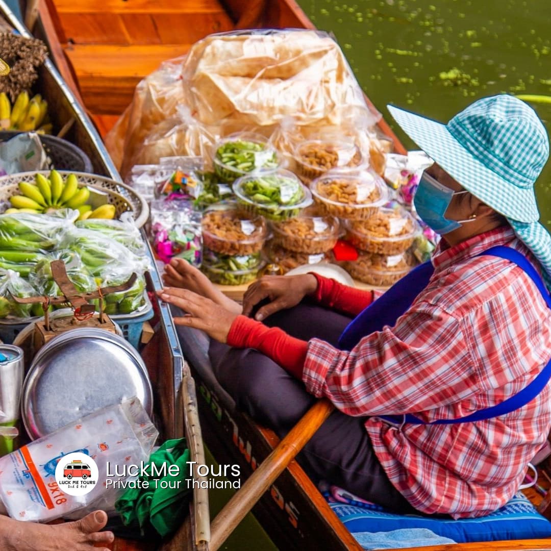 damnean saduak floating market