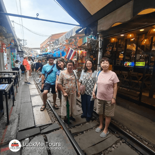 maeklong train market