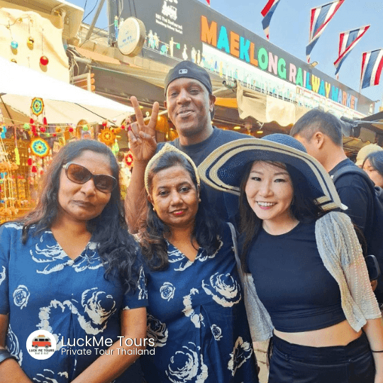 Dumneon Saduak Floating Market